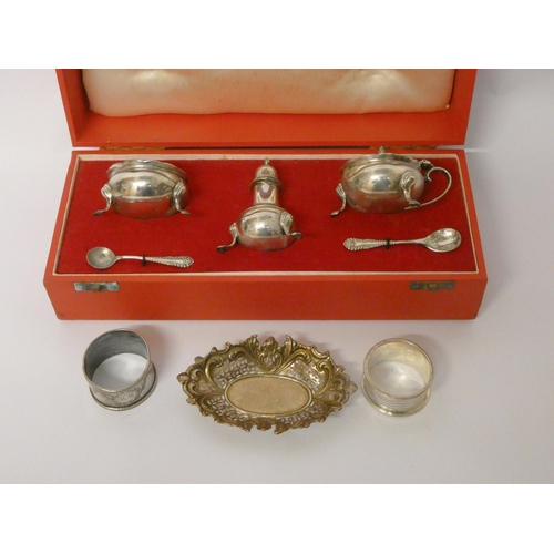 531 - A three piece hallmarked silver condiment set in fitted box with spoons together with a small oval p... 