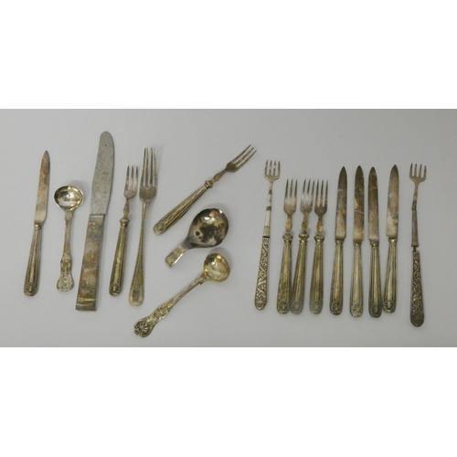 569 - Silver handled pastry knives and forks, Georgian silver salt spoons, caddy spoon etc