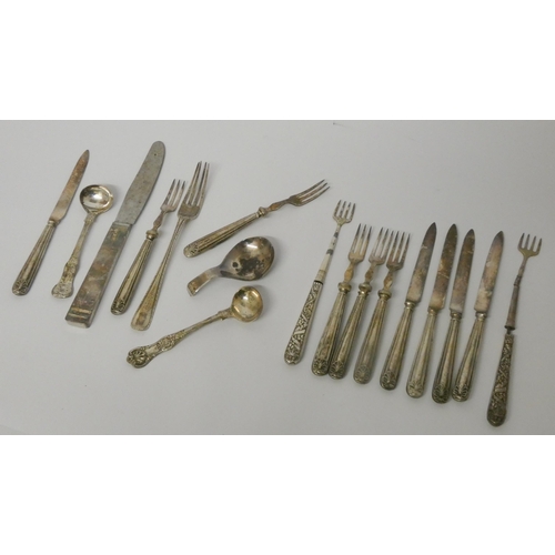 569 - Silver handled pastry knives and forks, Georgian silver salt spoons, caddy spoon etc