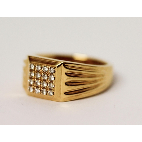 576 - Gents 18ct yellow gold signet ring, set with a square panel of diamonds, marked 750. Ring size R Gro... 