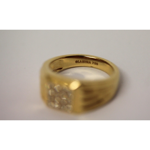 576 - Gents 18ct yellow gold signet ring, set with a square panel of diamonds, marked 750. Ring size R Gro... 