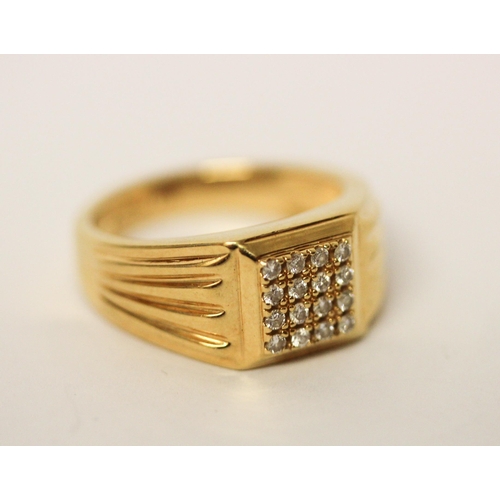 576 - Gents 18ct yellow gold signet ring, set with a square panel of diamonds, marked 750. Ring size R Gro... 