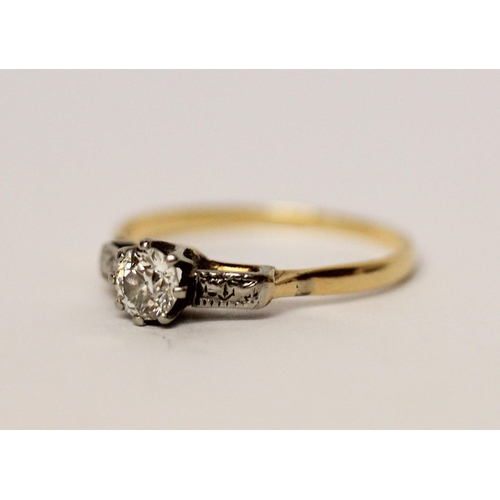 600 - Art Deco solitaire diamond ring, 18ct yellow gold band, ring size M,