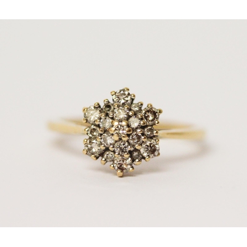 626 - An 18ct yellow gold diamond snowflake design cluster ring, hallmarked. Ring size M