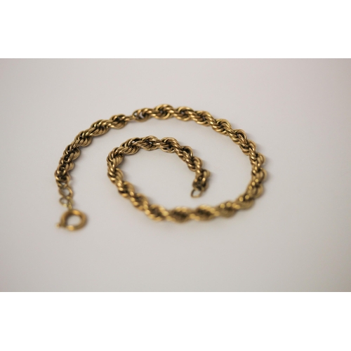 627 - 9ct gold rope twist chain bracelet. 3.6 grams