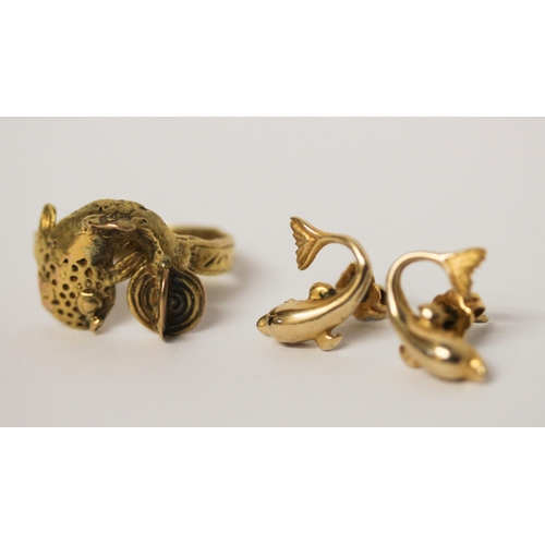 632 - Handmade gold dolphin design ring and a pair of dolphin design gold earrings. Un marked. Gross weigh... 