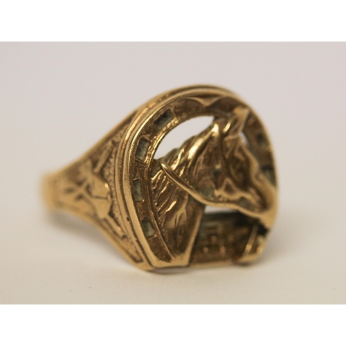 636 - A gents 9ct gold horseshoe and horse head design dress ring, hallmarked. Ring size U. Weight 8 grams