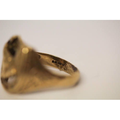 636 - A gents 9ct gold horseshoe and horse head design dress ring, hallmarked. Ring size U. Weight 8 grams