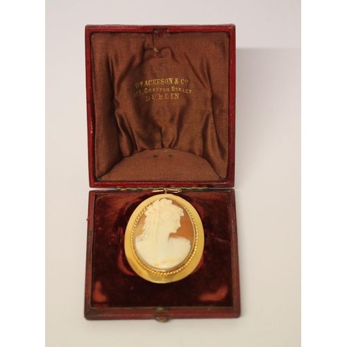 658 - Large oval carved shell cameo brooch, depicting a classical lady in profile, in hallmarked 18ct yell... 