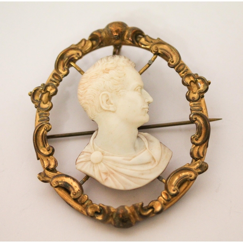 660 - Antique cameo depicting Lord Byron in profile, in pinchbeck oval mount. 7cms long