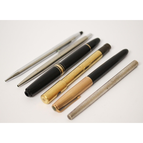 700 - A collection of Parker and other fountain and ball pens