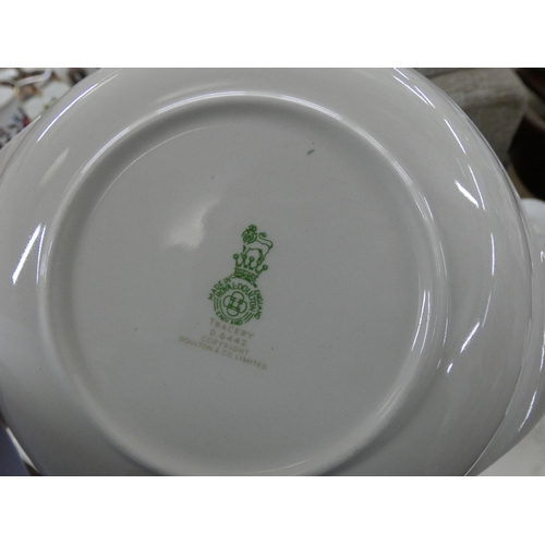 127 - A few pieces of Royal Doulton Tracery patterned dinner ware and a Paragon bone china white and gilt ... 