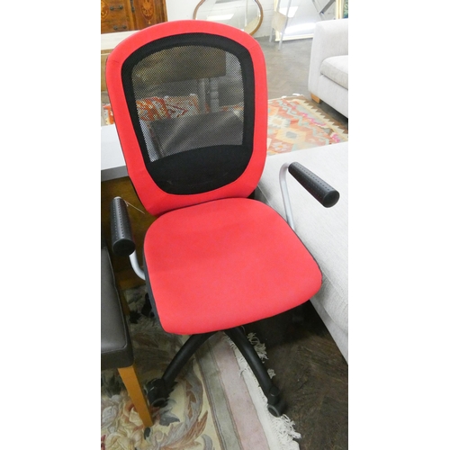 144 - A modern revolving office elbow chair in red and black covering