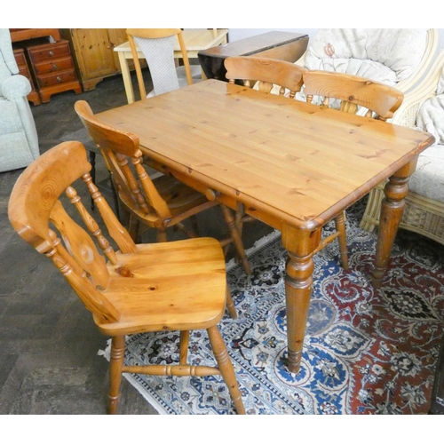 256 - A modern pine kitchen table fitted drawer on turned legs and four matching Windsor style chairs