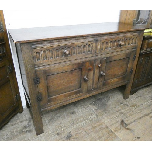 278 - A reproduction oak sideboard fitted two drawers and cupboards, 4'3 wide