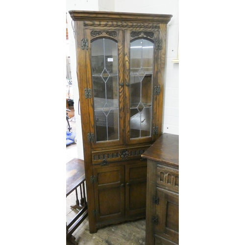 276 - A reproduction oak corner cabinet with leadlight glazed doors and cupboards under