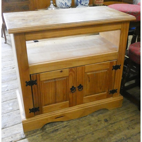 137 - A small pine sideboard cabinet fitted cupboards, 3' wide