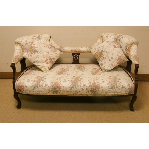 201 - A small Edwardian tub shaped upholstered settee with two loose cushions