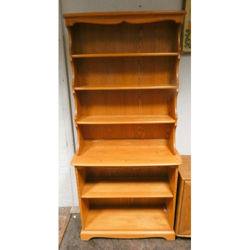 239 - A modern Ercol pale elm open bookcase or dresser fitted with shelves, 3' wide