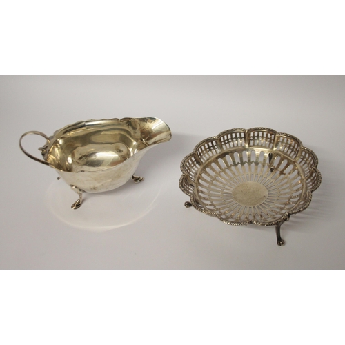 543 - A silver sauce boat and a pierced silver sweetmeat basket. 6.1 troy ounces.