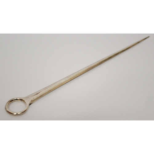 546 - George III silver meat skewer, London 1792. 28 cms long