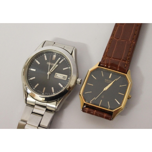 588 - Two vintage Seiko quartz wristwatches.