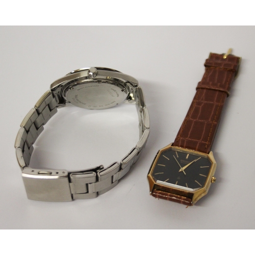 588 - Two vintage Seiko quartz wristwatches.