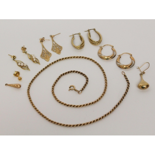 619 - A collection of modern 9ct yellow gold - rope chain necklace, four pairs of drop earrings, other odd... 