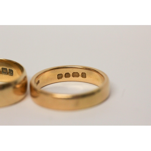 661 - Two 18ct yellow gold wedding bands, 14.4 grams. Ring size wider band P, narrower band S.