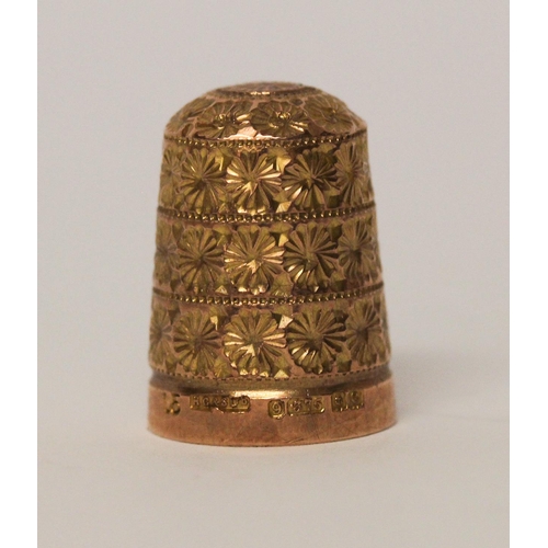 676 - Victorian 9ct gold thimble, hallmarked in fitted leather case, gold weight 3.9 grams