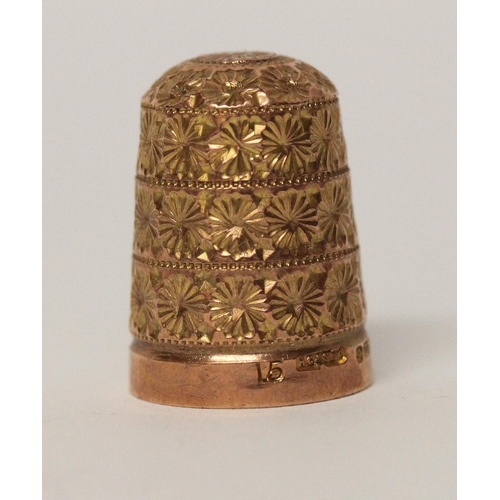 676 - Victorian 9ct gold thimble, hallmarked in fitted leather case, gold weight 3.9 grams