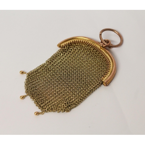 681 - A Victorian gold mesh purse, weight 29gms