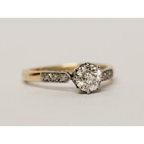 685 - 1930's diamond engagement ring, set circular old brilliant cut diamond on small diamond shoulders, s... 