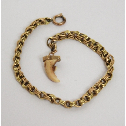 714 - Victorian gold chain bracelet, 4.8 grams. set with canine tooth charm.