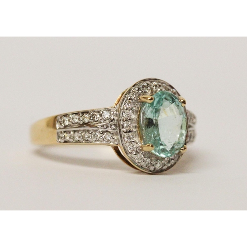 722 - An aquamarine and diamond oval cluster ring, with diamond shoulders, hallmarked 18ct yellow gold, ri... 