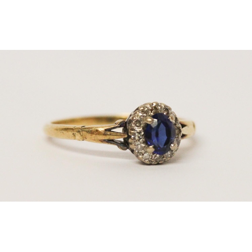 725 - Vintage sapphire and diamond oval cluster ring, on 18ct yellow gold band. Ring size N weight 2.6g