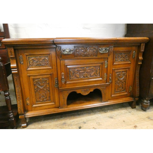 395 - Edwardian walnut break fronted sideboard with carved panels to the front, 5' wide