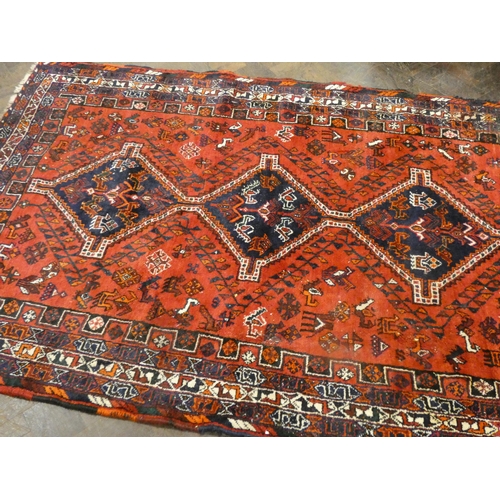 412 - Large Persian design red & patterned wool rug, 8' x 5'6