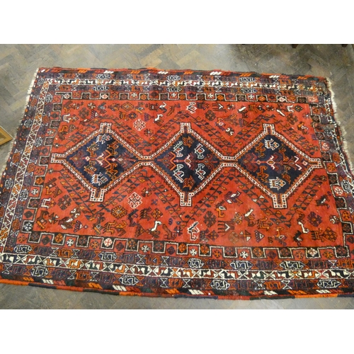 412 - Large Persian design red & patterned wool rug, 8' x 5'6