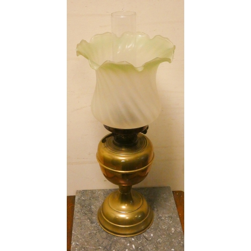 423 - Victorian style brass oil lamp with glass shade