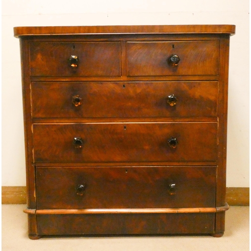 425 - Victorian mahogany chest of three long and two short drawers with amber glass handles, 3'6