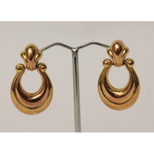 562 - A pair of modern 9ct yellow gold pierced drop earrings, in the Victorian style, marked 9Kt Italy. We... 