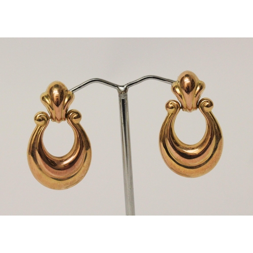 562 - A pair of modern 9ct yellow gold pierced drop earrings, in the Victorian style, marked 9Kt Italy. We... 