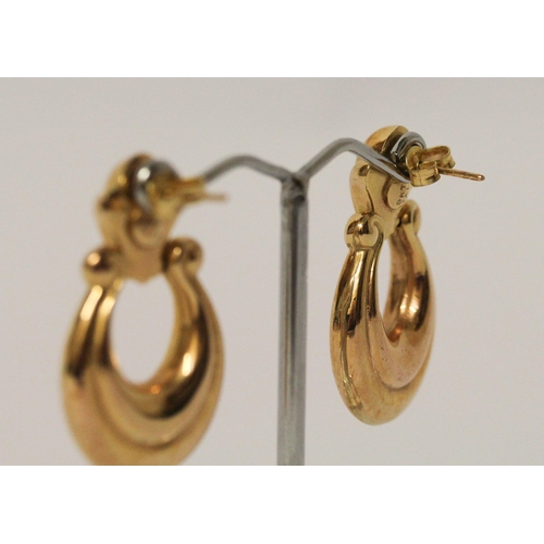 562 - A pair of modern 9ct yellow gold pierced drop earrings, in the Victorian style, marked 9Kt Italy. We... 