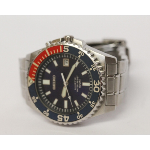 579 - Seiko - Gents Kinetic divers watch, 5M62-OA10, Pepsi red & blue bezel, with spare links, original bo... 