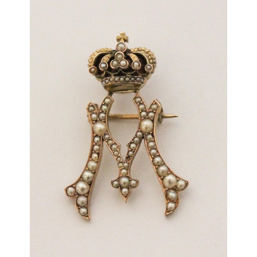 702 - An antique seed pearl brooch, modelled as a crowned letter M. Marks to pin on reverse. 30 mm tall. G... 