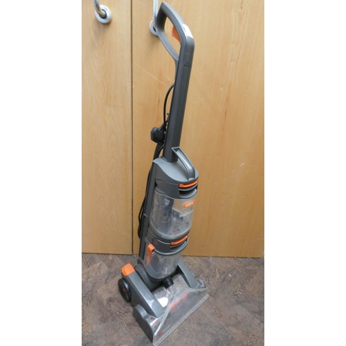 947 - A Vax upright carpet washer