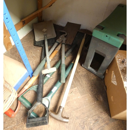 953 - Two garden spades, garden fork, lawn trimmer, snow shovels, gardening aid etc