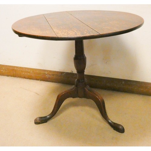 462 - Early 19th century circular oak snap top occasional table on tripod base, 31