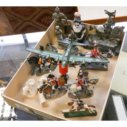 825 - Military themed items - DelPrado painted models of soldiers, die cast aircraft model etc